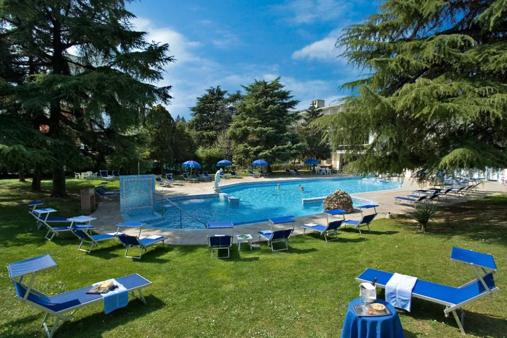PiscinaEsterna